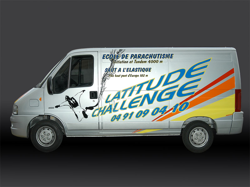 Peugeot Boxer décoré pour Latitude Challenge